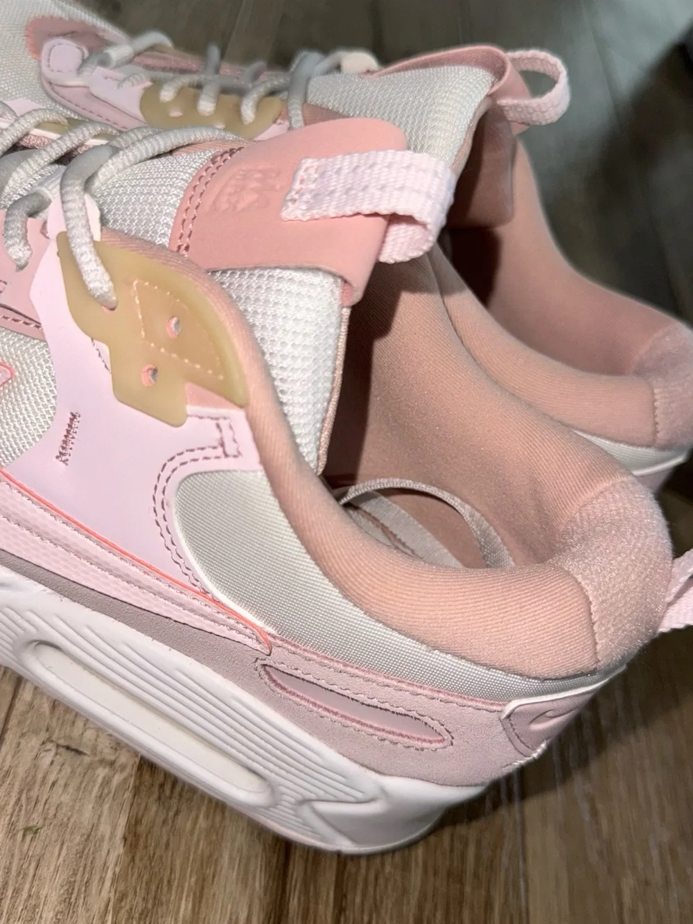 Nike Air Max 90 Futura in Blush Pink 💗
